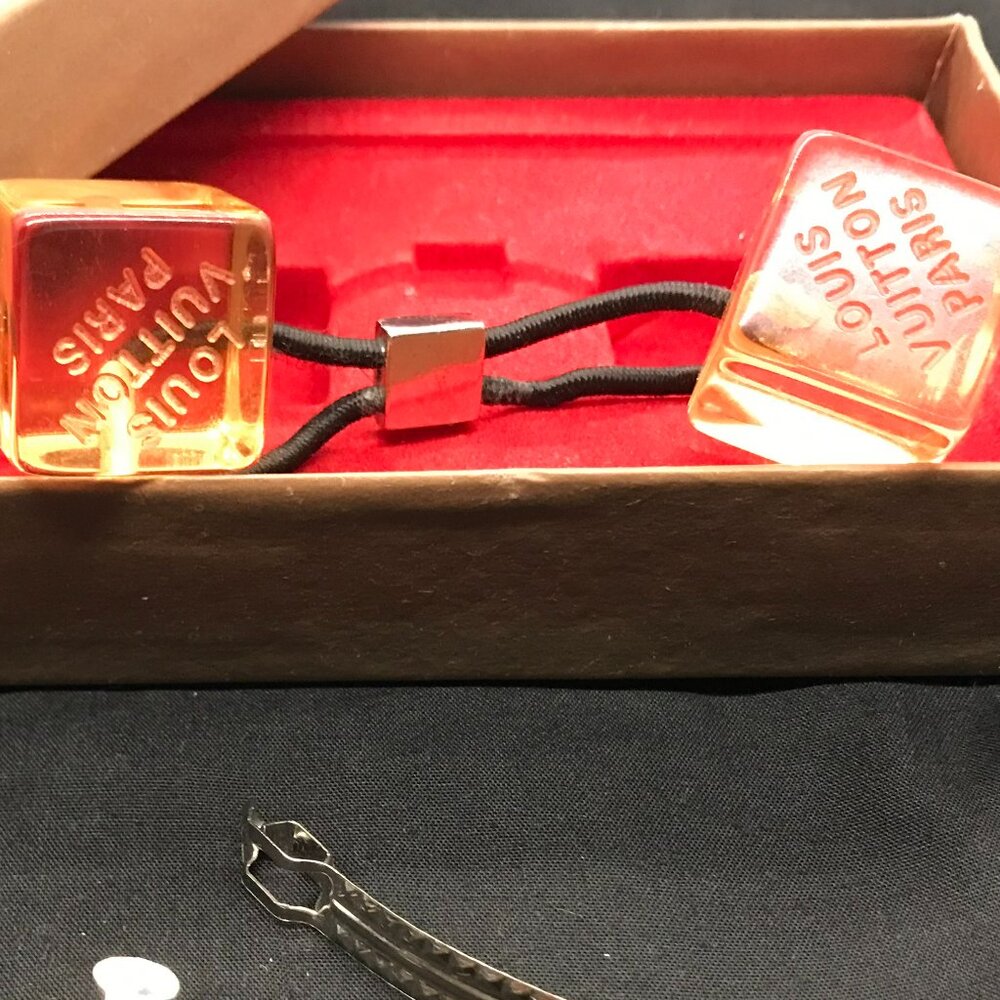 Louis Vuitton Vintage Coral Resin Hair Cube Pony & Bonus Barrette - Picture 14 of 16